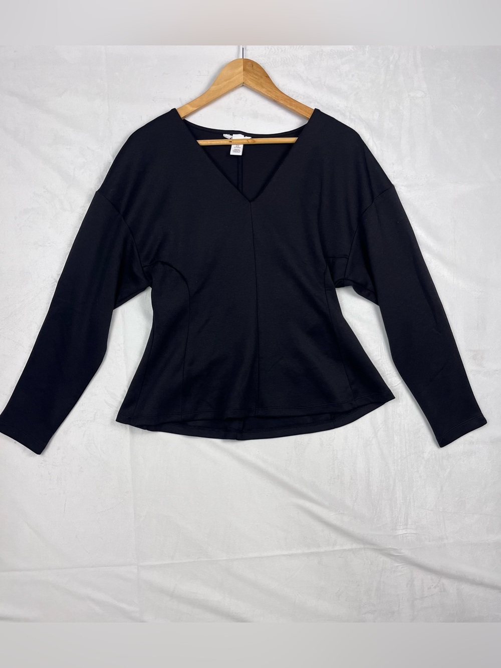 H&M Structured V-Neck Black Classic Minimalist Long Sleeve Top Size Medium